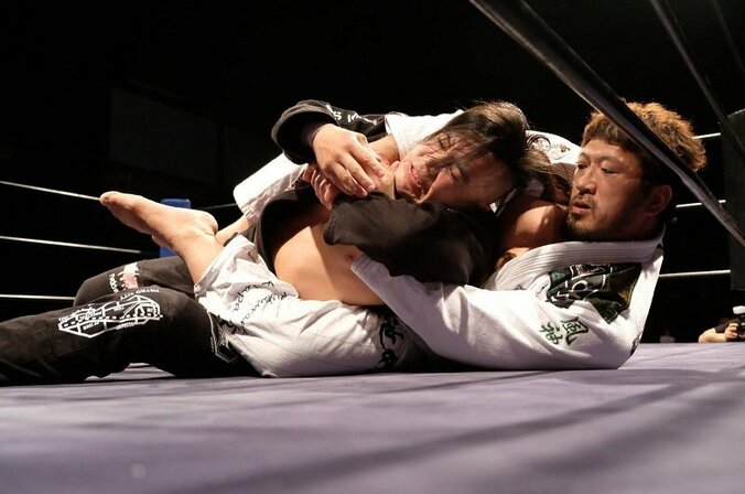 佐藤光留、内柴正人戦実現に向け柔術公開スパーリング　ノアGHC王者・杉浦貴が「ハードヒット」登場 1枚目