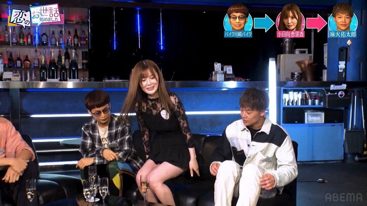 「触っていいの!?」25歳色白グラドル、背中全開セクシーワンピで男性陣を翻弄