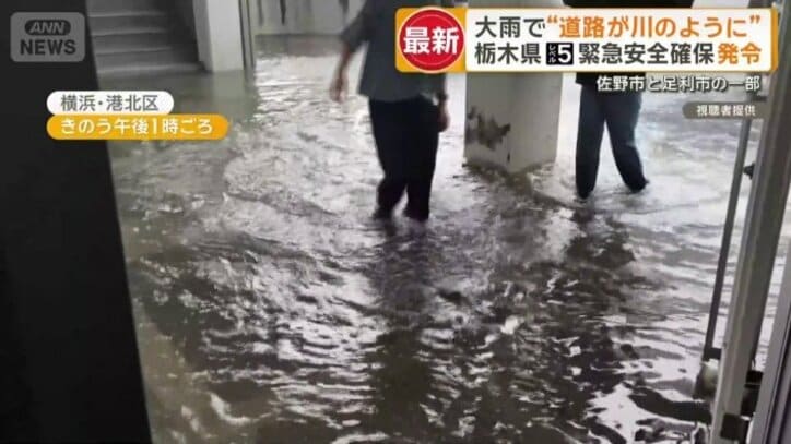くるぶしの高さまで浸水した大学構内