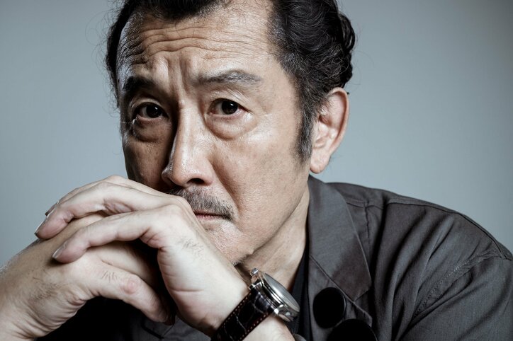 吉田鋼太郎、若手俳優から刺激を受ける日々「あいつらに抜かれたくない!」