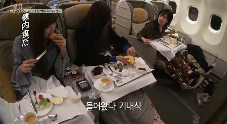 BLACKPINKがリサの母国・タイへ！ファンが詰めかけ空港が大パニックに