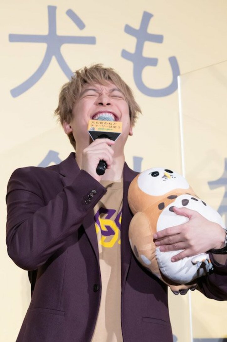 香取慎吾、自分だけ共演者から写真撮影に誘われなかった理由を知り「ちょっと寂しい」