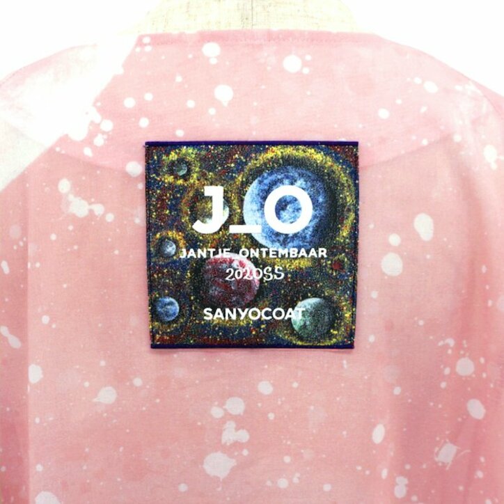 香取慎吾×祐真朋樹「J_O」真夏に着れるコート(ピンク&イエロー)が登場