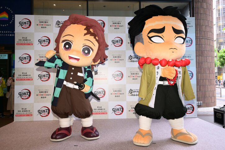 【写真・画像】アニメ『鬼滅の刃』より『岩柱・悲鳴嶼行冥の岩押し修業 渋谷場所』が開催！二子山部屋の力士が岩押しに参加　2枚目