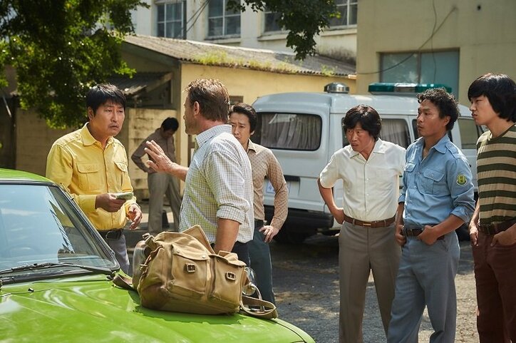 韓国大ヒット作『タクシー運転手 〜約束は海を越えて～』が日本上陸！場面写真が解禁