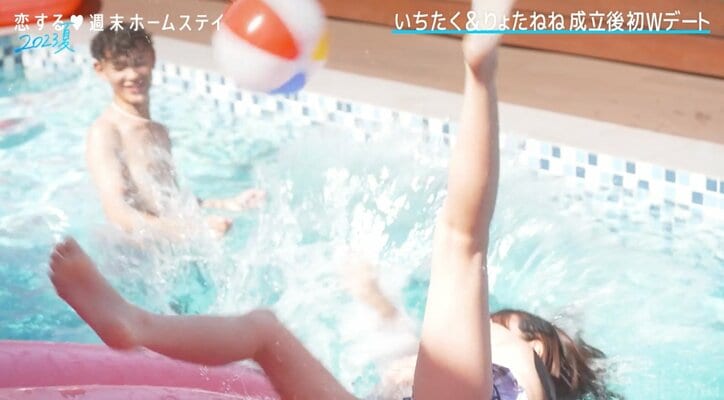 可愛すぎる女子高生 VS スタイル抜群美脚女子 水着での“落とし合い”対決に男子爆笑