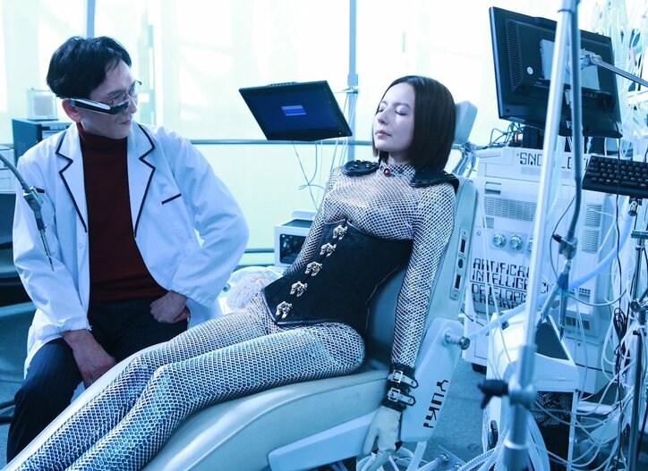 ベッキーが麻雀クラブのママ＆セクサロイドを一人二役で演じることが判明『麻雀放浪記２０２０』