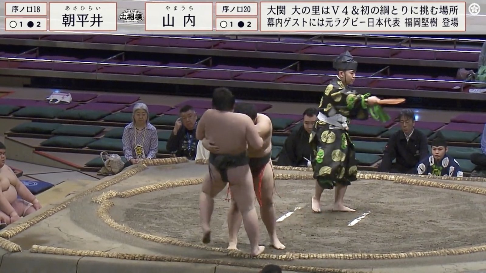 【写真・画像】体重60キロ力士が"土俵の上で大回転"の衝撃光景「何回転したんだよw」「対戦力士も笑ってるやんw」館内はどよめきと拍手が入り混じる 2枚目