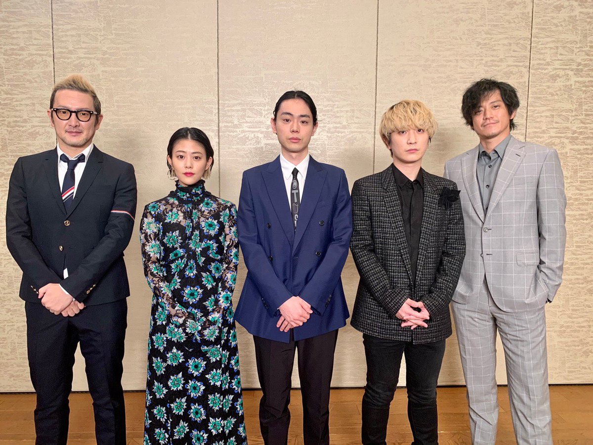菅田将暉、映画『キャラクター』の共演者との集合ショットを公開