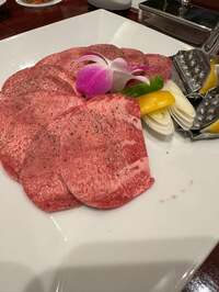 矢田亜希子『お肉とサプライズ』