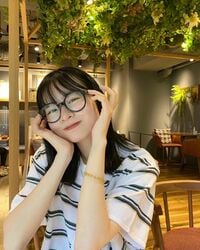 「可愛すぎる」「ギャプ萌え」莉子の黒縁メガネ姿でのプライベートショットにファン絶賛