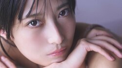 人気声優・鷲見友美ジェナ、初水着グラビアで美スタイルを大胆披露 『週プレ』登場