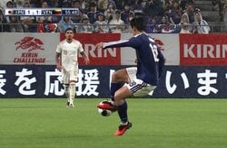 【日本代表】上田綺世の“神トラップ”に驚愕 鈴木彩艶が高速フィード→アウトサイドで完璧制御「うますぎやろ」「雨で難しいのに」
