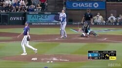 大谷翔平、バットぶん投げ決勝弾に相手投手が“確信ウォーキング” スタンド見上げ呆然…一塁側に歩き出す圧巻の光景