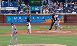 打者が大激怒！バットをブン投げた「キレすぎて笑ってる」微妙な判定…？審判に暴言連発で即退場も「ストライクじゃね？w」