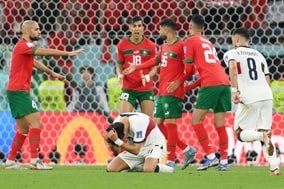 モロッコがアフリカ勢初のワールドカップ4強進出！　退場者出すもポルトガルの猛追振り切る