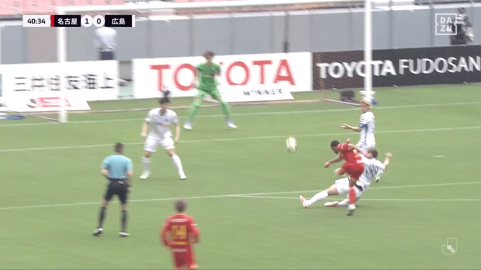 「悪魔の左足」が炸裂！名古屋10番の“20m爆裂ドライブシュート”にSNS沸騰「理不尽なマテウスが帰ってきた」「安定のレベチ」「ゴラッソえぐすぎる」 2枚目