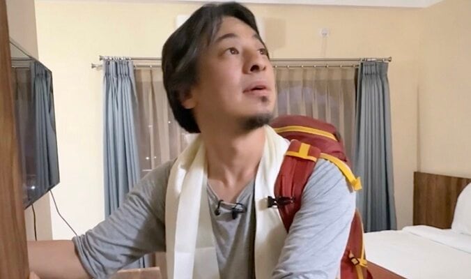 【写真・画像】令和ロマンくるま＆ひろゆき「完璧なホテルだ！」“1泊2000円”ブータンのホテルに大興奮　1枚目