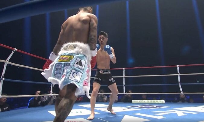 ノーガードで挑発するも衝撃被弾