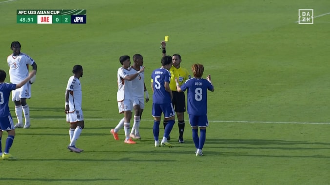 「中東の笛か？」日本代表主将に“謎のイエローカード”「そんな接触してないけど…」「何の警告よ」市原吏音への疑惑ジャッジにファン困惑【U23アジアカップ】 5枚目