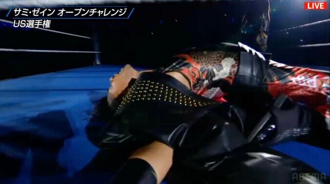 素顔の中邑真輔が“神曲”で入場