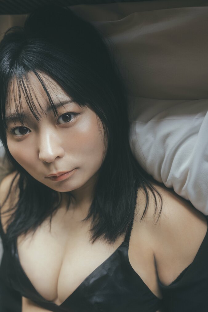 アンゴラ村長初の本格グラビア写真集 表紙が解禁、タイトルは『標準体型』に決定 3枚目