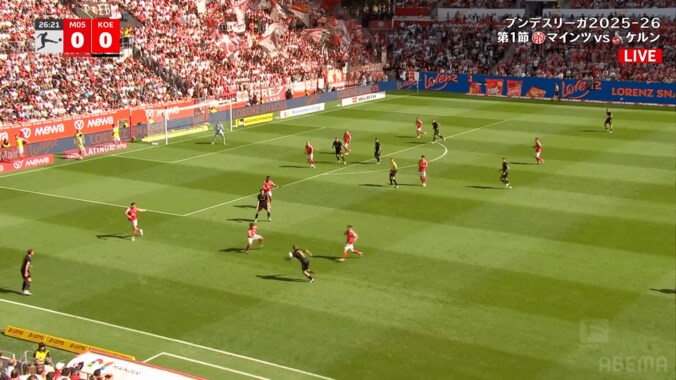 「誘って回収！」佐野海舟の“超絶インターセプト”にファン大興奮！「反射神経やばい」「一級品だな」ブンデス開幕戦で圧巻守備 2枚目