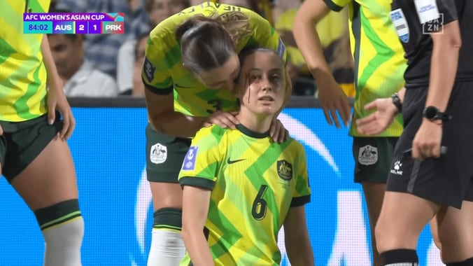 「顔に酷い打撃」北朝鮮女子MFが肘打ち→豪州女子MFは目の上から流血「偶発的だったが…」現地メディア騒然【女子アジアカップ】 5枚目