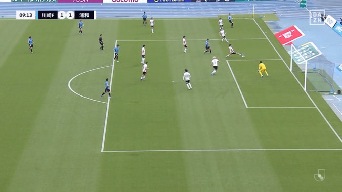 「何やってんだよ…」浦和DFの“痛恨オウンゴール”に悲鳴「滑る必要ある？」「100%は責めれねぇ」直後には負傷交代 4枚目