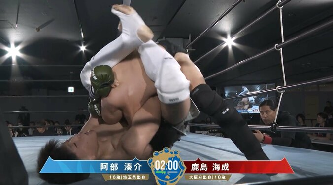 「極真王者が落とされた」16歳MMAファイター、極真王者から“悶絶”タップ「何このフィニッシュ」まさかの結末に騒然 5枚目