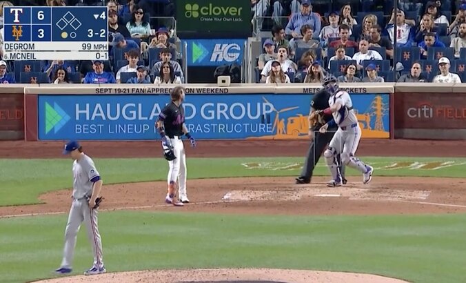 【写真・画像】ウソでしょ…？山本由伸、超高速牽制で“異変”「ヤバいw」「速すぎ」相手走者が動けなくなる「油断しすぎｗ」　1枚目