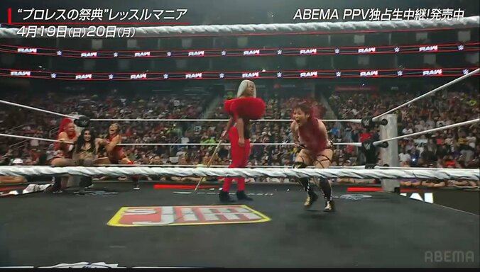 「やリ過ぎだろ」日本人女子レスラー、米マットで“ボコボコ” 「割れてます、割れてます」実況も悲痛 4枚目