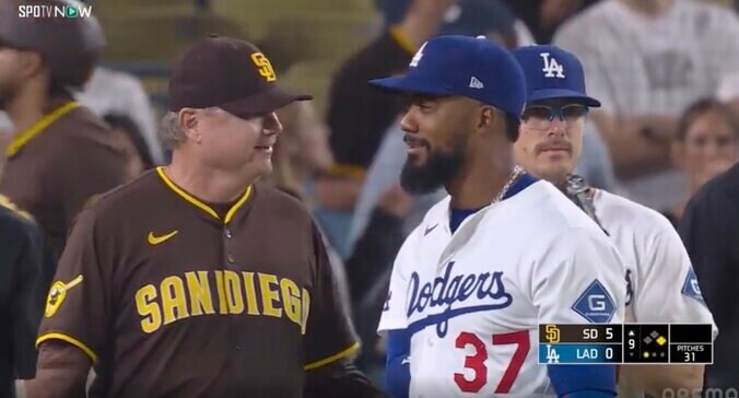 【写真・画像】ふざけるなよ！ 山本由伸にとんでもない“誤審”「辞めてくれ」「酷すぎ」ど真ん中ストレート→まさかのボール判定が物議を醸す　1枚目