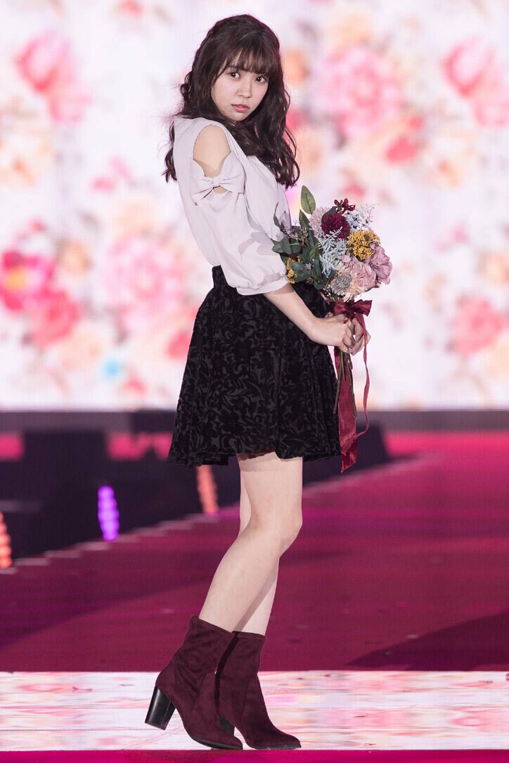 欅坂46メンバーに大歓声！ 乃木坂・西野七瀬と渡辺梨加が二人ランウェイも-ガールズアワード2017A/W【画像集】