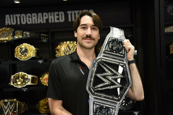 販売責任者のジェイソン・メリーさん