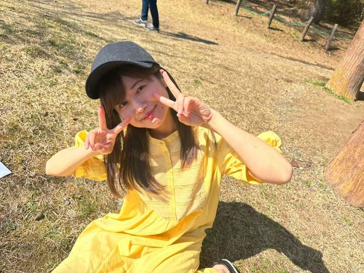【画像】ポーズをとる小林礼奈