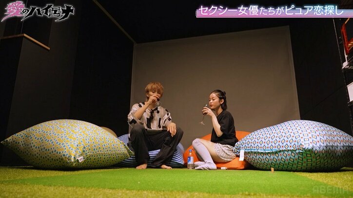 23歳高畑充希似セクシー女優、絶対領域あらわな部屋着姿で好きな人を呼び出し告白… “こっそり”間接キスも