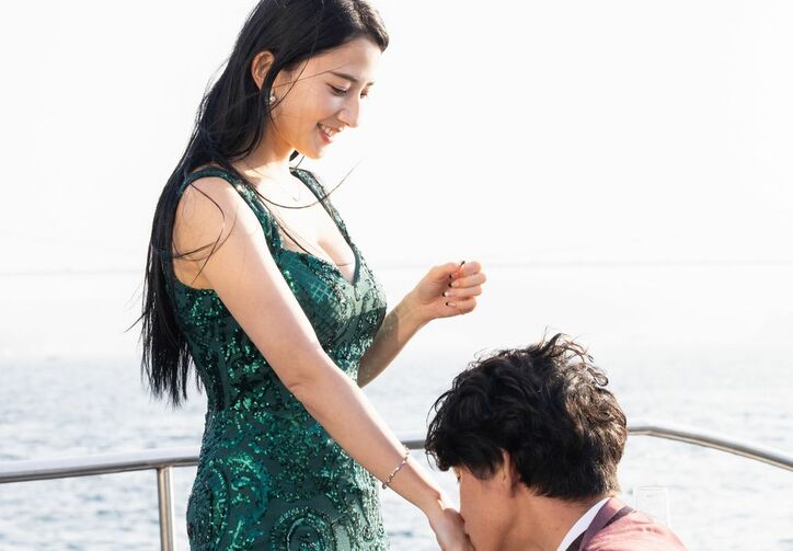 国宝級バストを持つ美女にイケメン会社経営者が突然のキス！