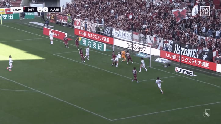 最後は柔らかいクロスからアシストを記録