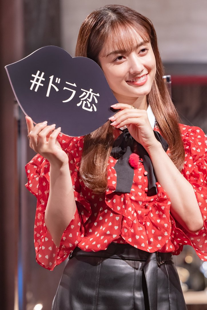 谷まりあ、恋愛するなら"年上orタメ"と明かす「甘えたい欲が強いから」