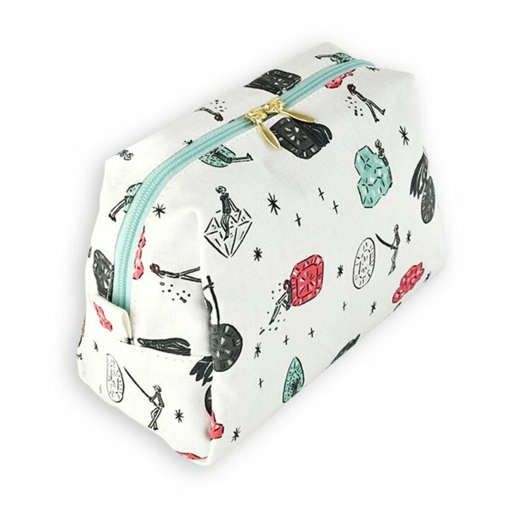 TVアニメ『宝石の国』イラストレーター鬼頭祈とのコラボグッズを発売 日本画の技法を活かした柄ワンピほか全5アイテムが登場