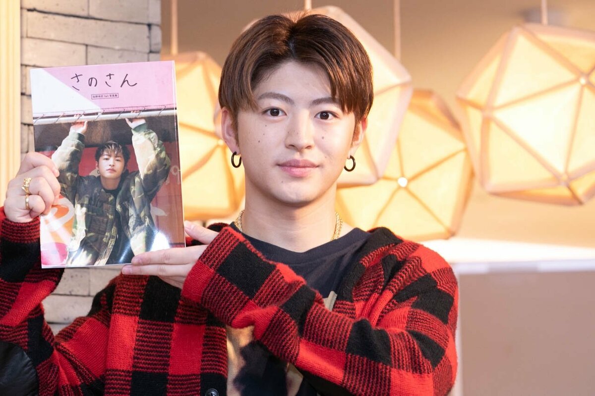 佐野玲於、人生初のメイド喫茶で“萌え萌えビーム”受け陥落「萌えました