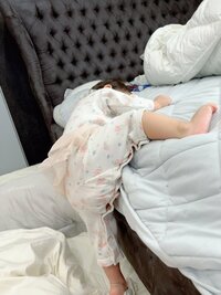 川崎希『ベッド♡』