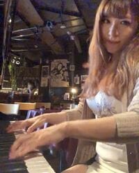 ジャズピアニスト・高木里代子による「紅蓮華」演奏動画に感嘆の声「素晴らしい音色」「So cool」