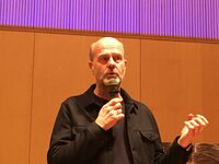 ヘイトや過激思想が横行する今の時代への警鐘　1人の男が77人もの命を奪ったノルウェー連続テロ事件を映画化　監督が来日