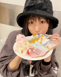 須田亜香里、“イオンカード”誕生日ケーキを頬張る ファンから祝福の声「ずーっと応援してる」「30歳のアイドル最高」