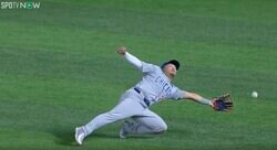 一体、何が起こった…！？ カブス・鈴木誠也に襲いかかる“謎の動き”をする魔打球　不規則な変化を見せる弾丸ライナーに球場騒然