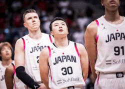 衝撃！ バスケ日本代表エースが“超密着マーク”で消される…「とんでもないディフェンス」「無策は苦しい」富永啓生への“規格外フェイスガード”にSNS騒然