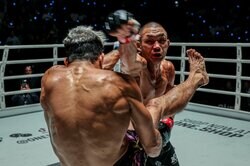 「山本“KID”徳郁みたいだ」日本MMA、“最後の大物”が世界を驚かす衝撃TKO！ 顔面サッカーボールキックで吹っ飛ぶも大逆転劇に「とんでもない瞬発力」ファン騒然