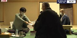 豊島将之名人が68手目を封じ手 渡辺明二冠、やや有利か 明日午前9時から再開／将棋・名人戦七番勝負